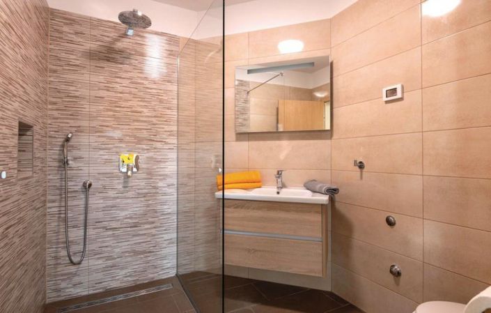 Image No.14-10 Bed Property for sale