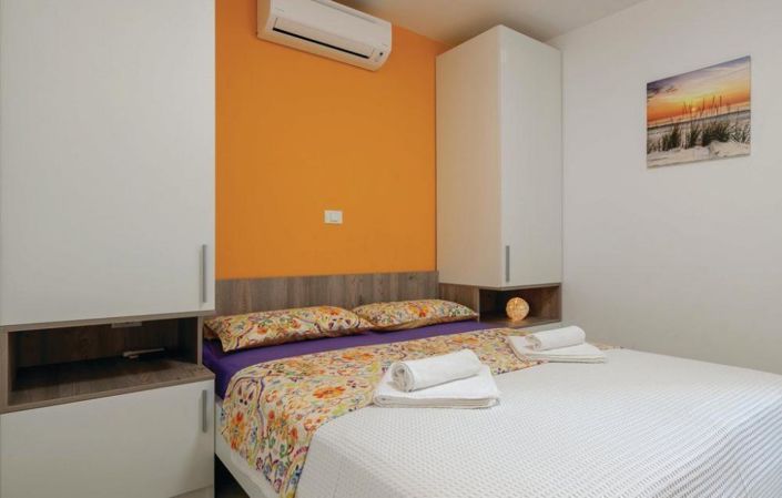 Image No.15-10 Bed Property for sale