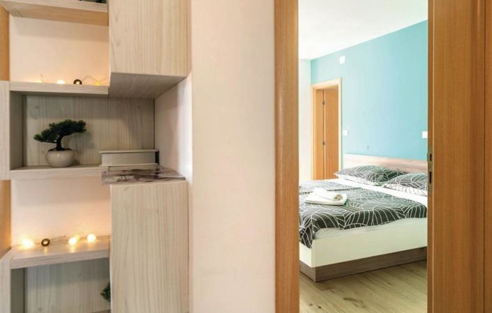 Image No.17-10 Bed Property for sale