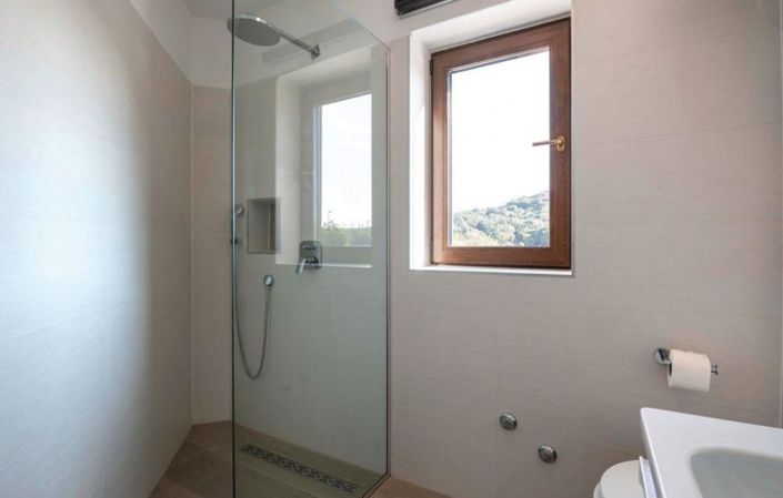 Image No.19-10 Bed Property for sale