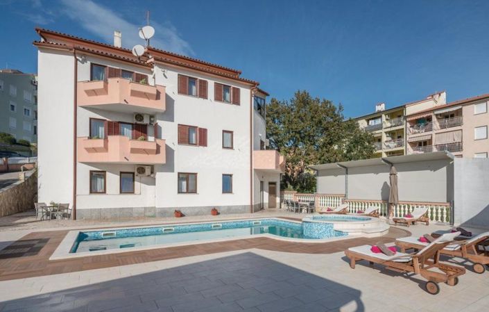 Image No.2-10 Bed Property for sale