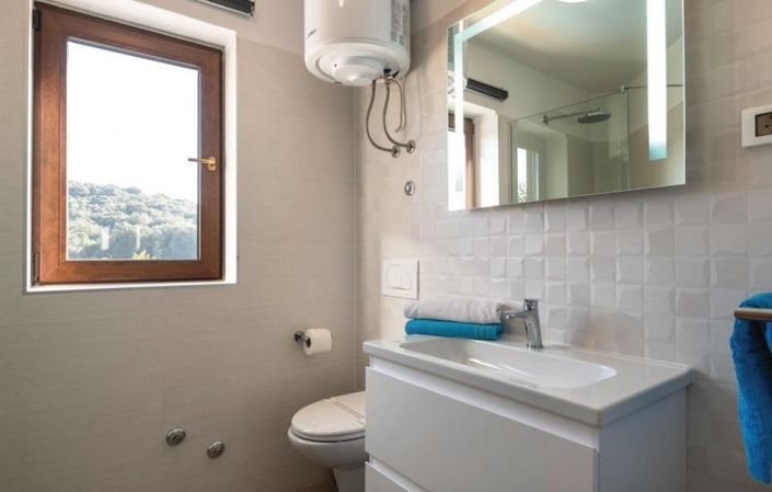 Image No.20-10 Bed Property for sale