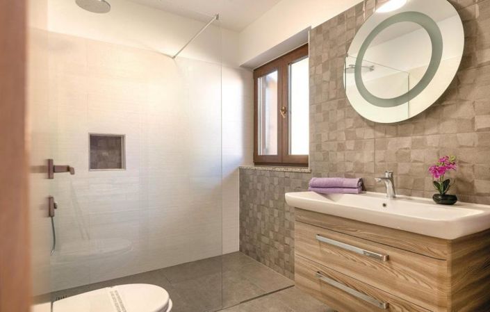 Image No.23-10 Bed Property for sale