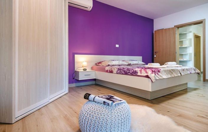 Image No.24-10 Bed Property for sale