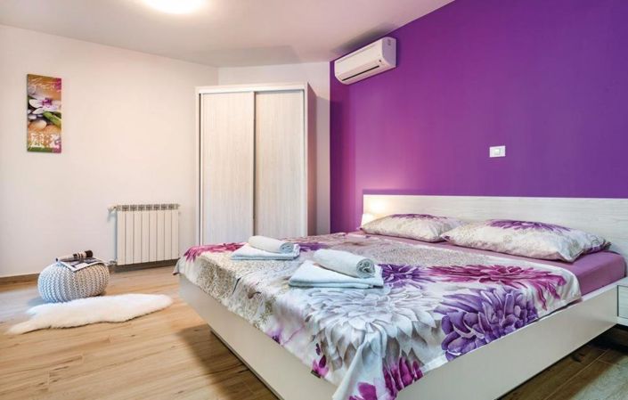 Image No.25-10 Bed Property for sale