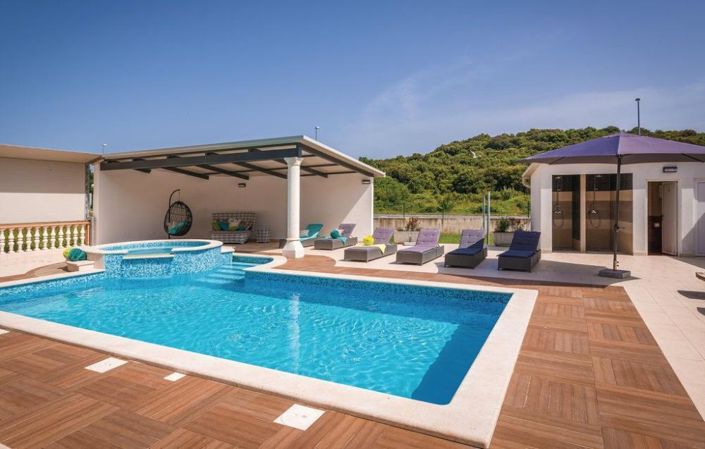 Image No.5-10 Bed Property for sale