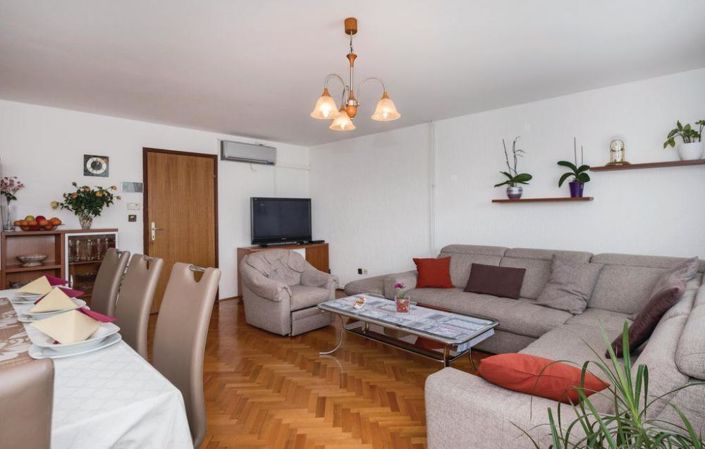 Image No.8-10 Bed Property for sale