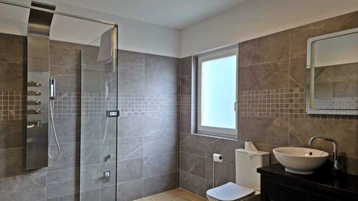 Image No.15-2 Bed Property for sale