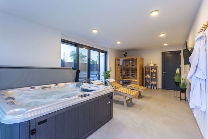 Image No.14-4 Bed Property for sale