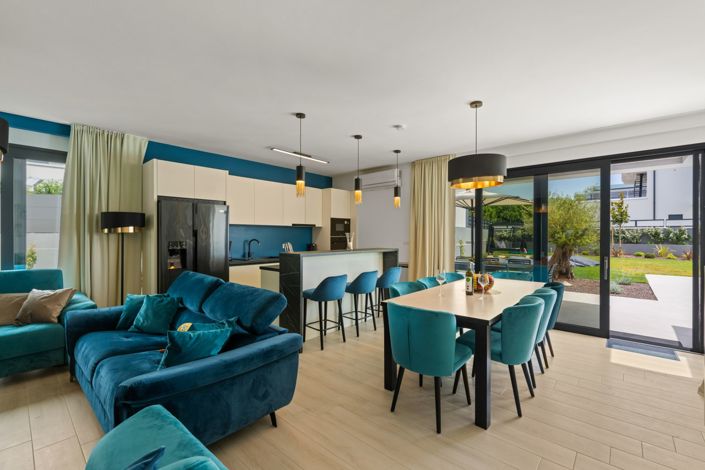 Image No.20-4 Bed Property for sale