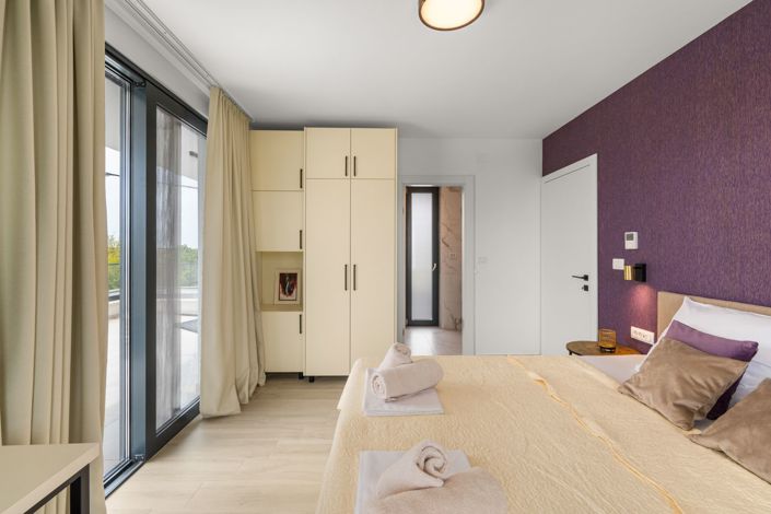 Image No.23-4 Bed Property for sale