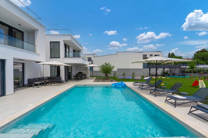 Image No.5-4 Bed Property for sale