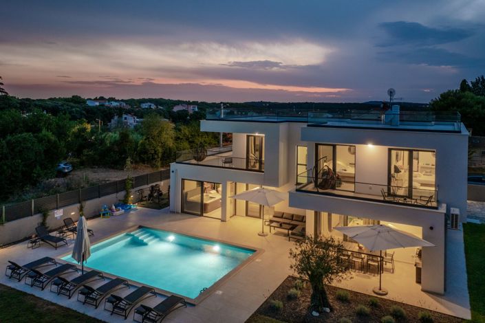 Image No.8-4 Bed Property for sale