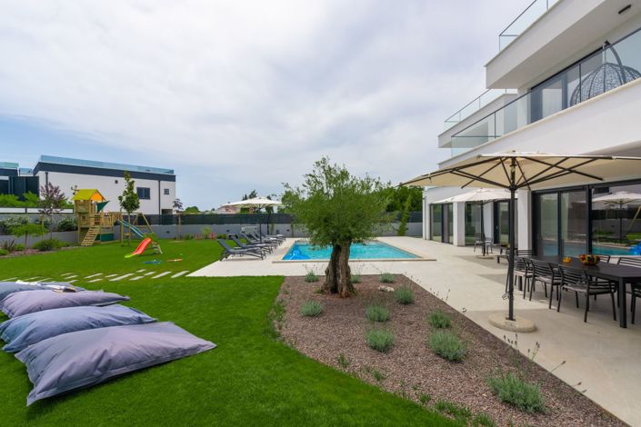 Image No.9-4 Bed Property for sale