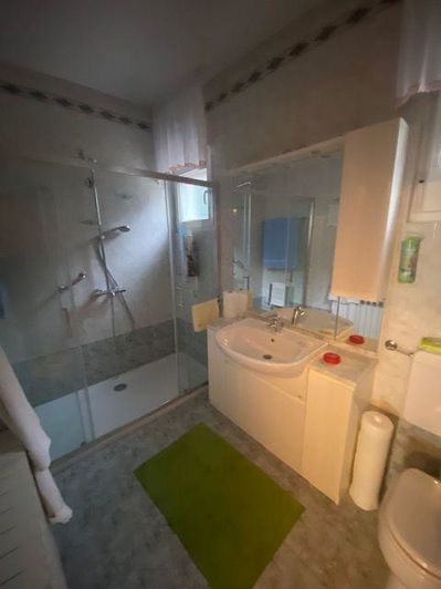 Image No.11-8 Bed Property for sale