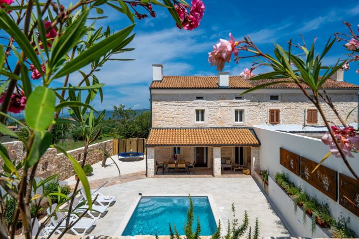 Image No.4-3 Bed Property for sale