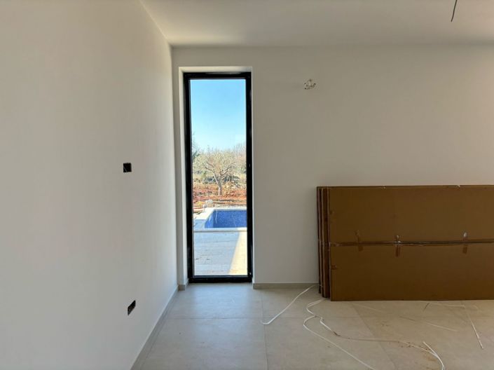 Image No.14-3 Bed Property for sale