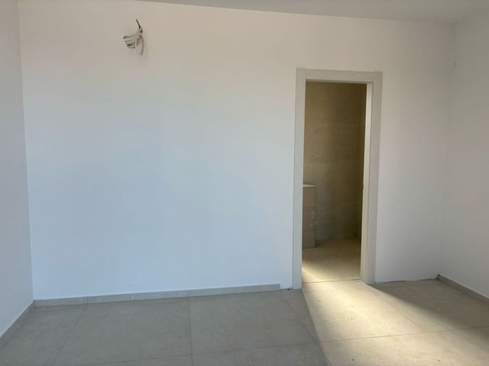 Image No.25-3 Bed Property for sale