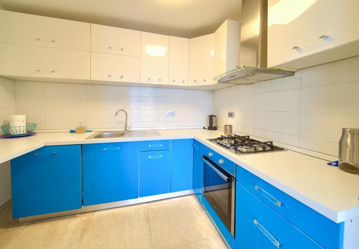 Image No.6-6 Bed Property for sale