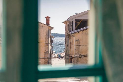 Image No.11-5 Bed Property for sale