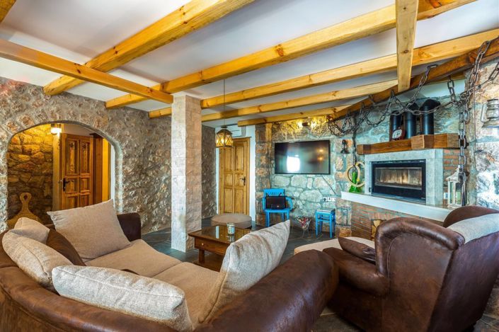 Image No.10-2 Bed Property for sale