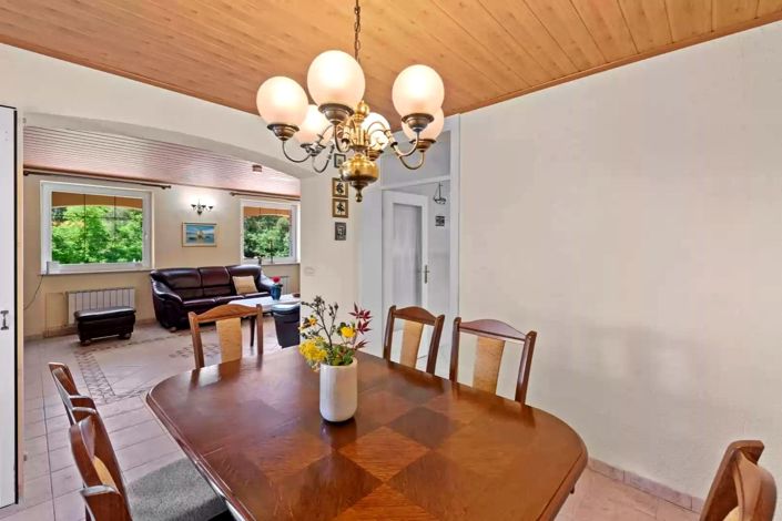 Image No.24-6 Bed Property for sale