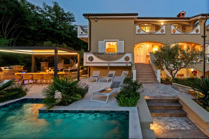 Image No.5-Propriété de 6 chambres à vendre à Porec