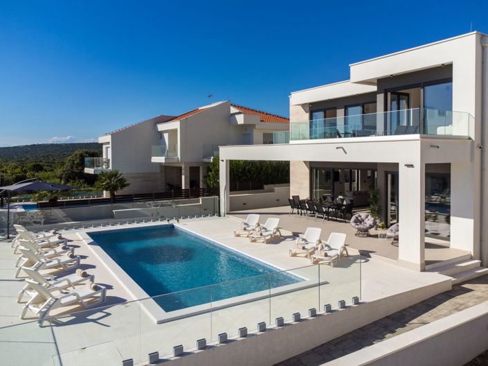 Image No.1-4 Bed Property for sale