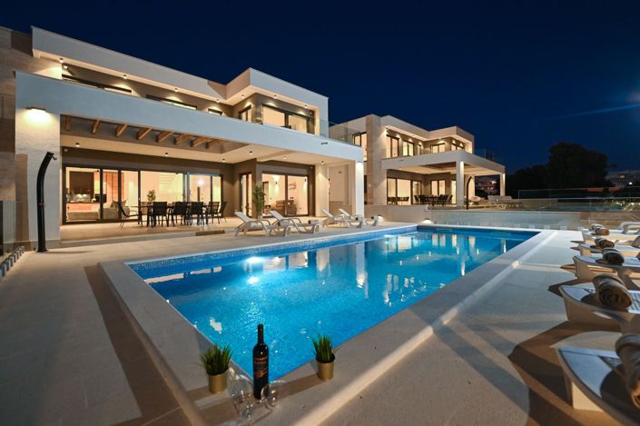 Image No.17-4 Bed Property for sale