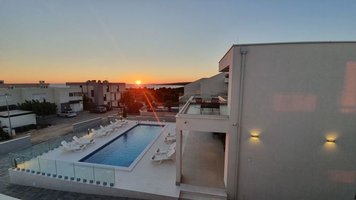 Image No.18-4 Bed Property for sale