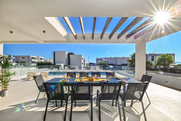 Image No.2-4 Bed Property for sale