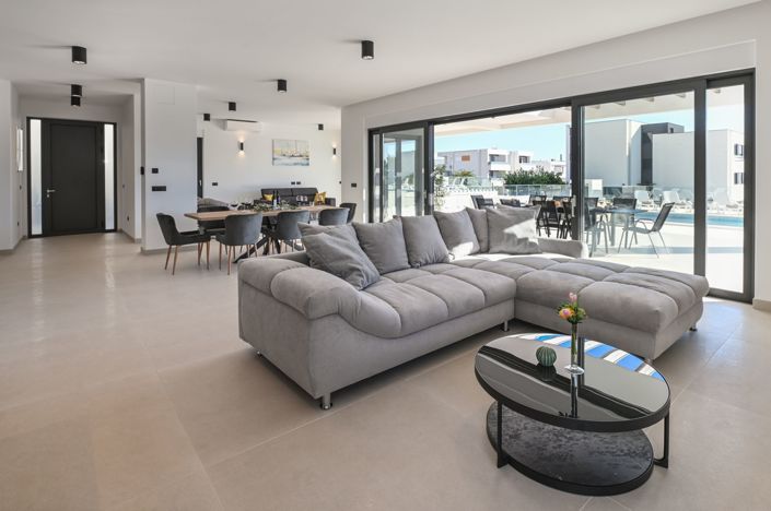 Image No.22-4 Bed Property for sale