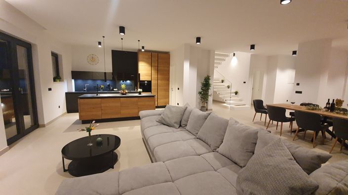 Image No.23-4 Bed Property for sale