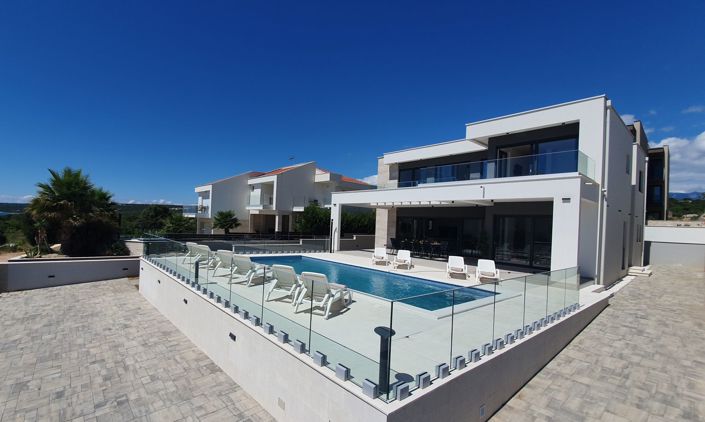 Image No.5-4 Bed Property for sale