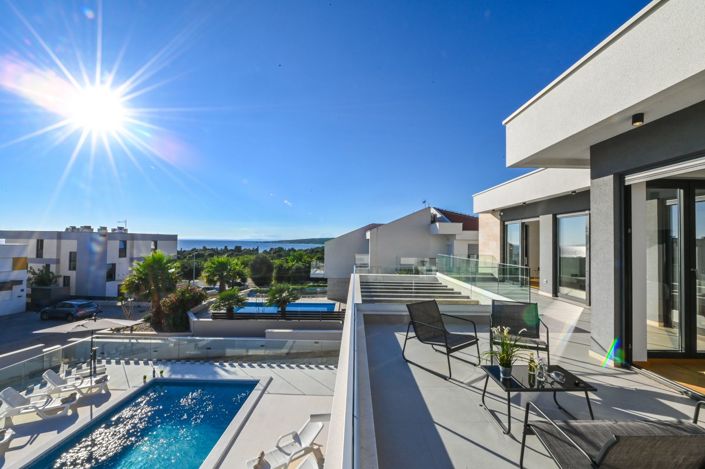 Image No.8-4 Bed Property for sale