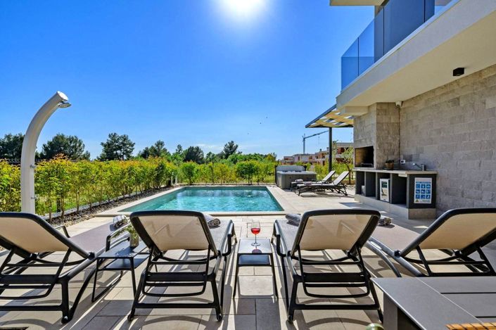 Image No.11-4 Bed Property for sale