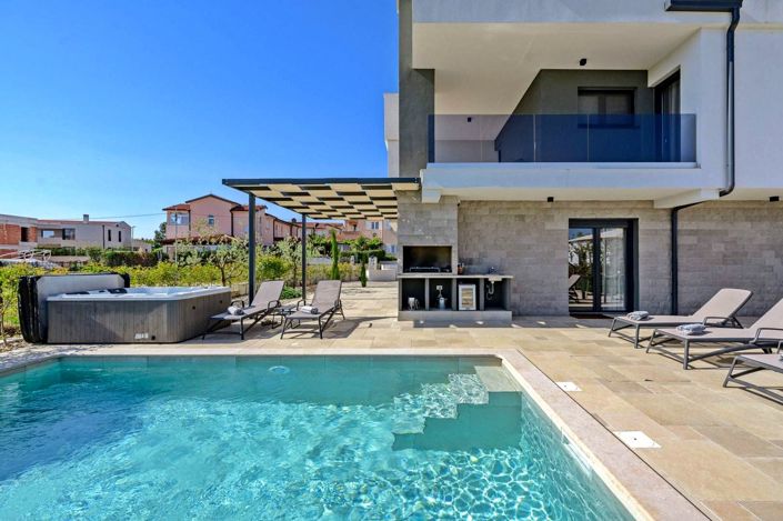 Image No.2-Propriété de 4 chambres à vendre à Porec