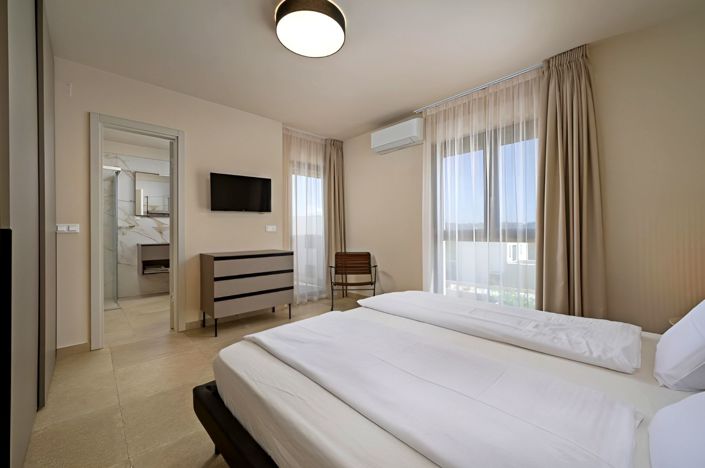 Image No.24-4 Bed Property for sale