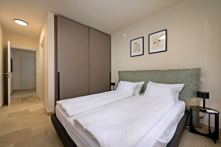 Image No.25-4 Bed Property for sale