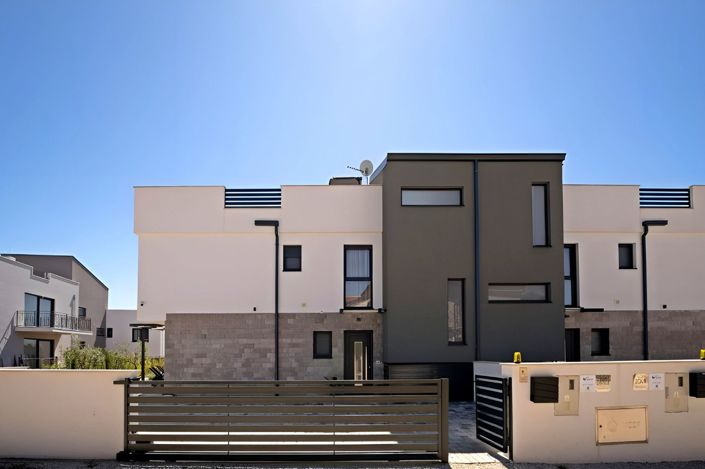 Image No.5-4 Bed Property for sale