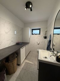 136372-525147