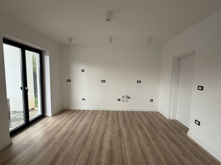 Image No.3-3 Bed Property for sale