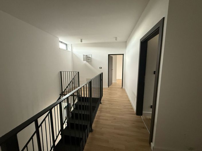 Image No.6-3 Bed Property for sale