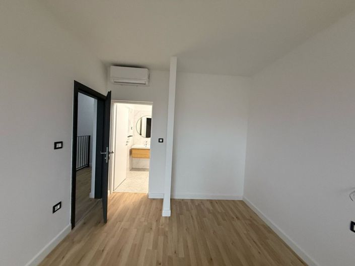 Image No.7-3 Bed Property for sale