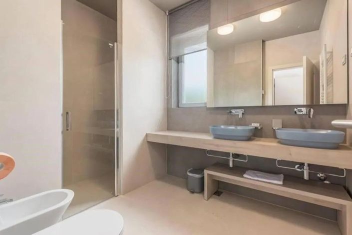 Image No.15-4 Bed Property for sale