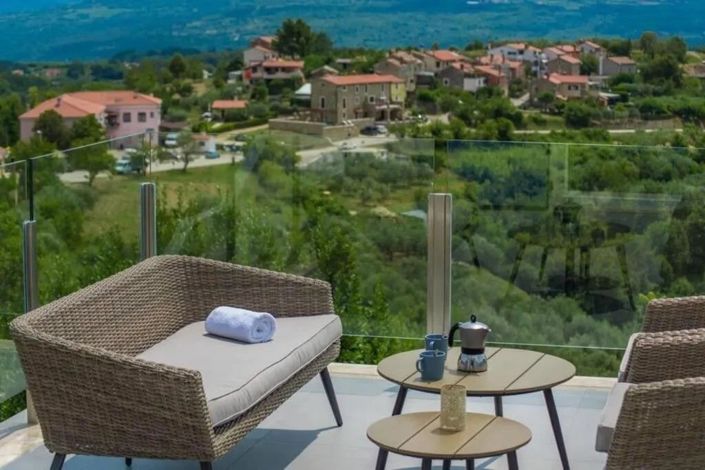 Image No.20-Propriété de 4 chambres à vendre à Buje