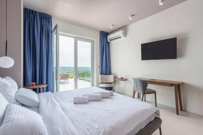 Image No.22-4 Bed Property for sale