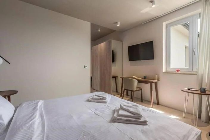 Image No.25-4 Bed Property for sale