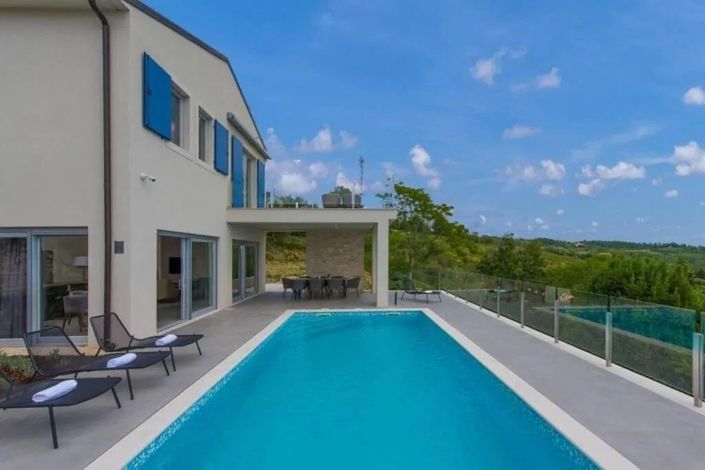 Image No.5-Propriété de 4 chambres à vendre à Buje