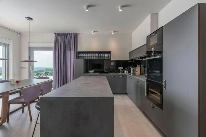 Image No.9-Propriété de 4 chambres à vendre à Buje